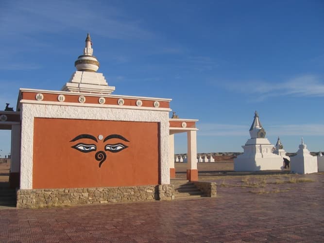 Mongolia Grand Traverse: Gobi, Lakes & Reindeer Country — 30 Days