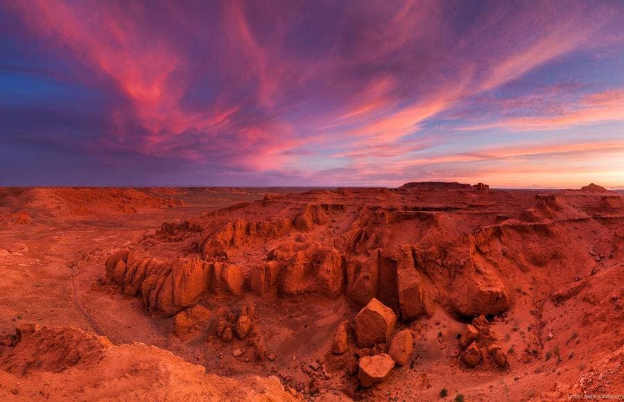 Tsagaan Suvarga, Yol Valley & Kharkhorin: 6-Day Gobi Route