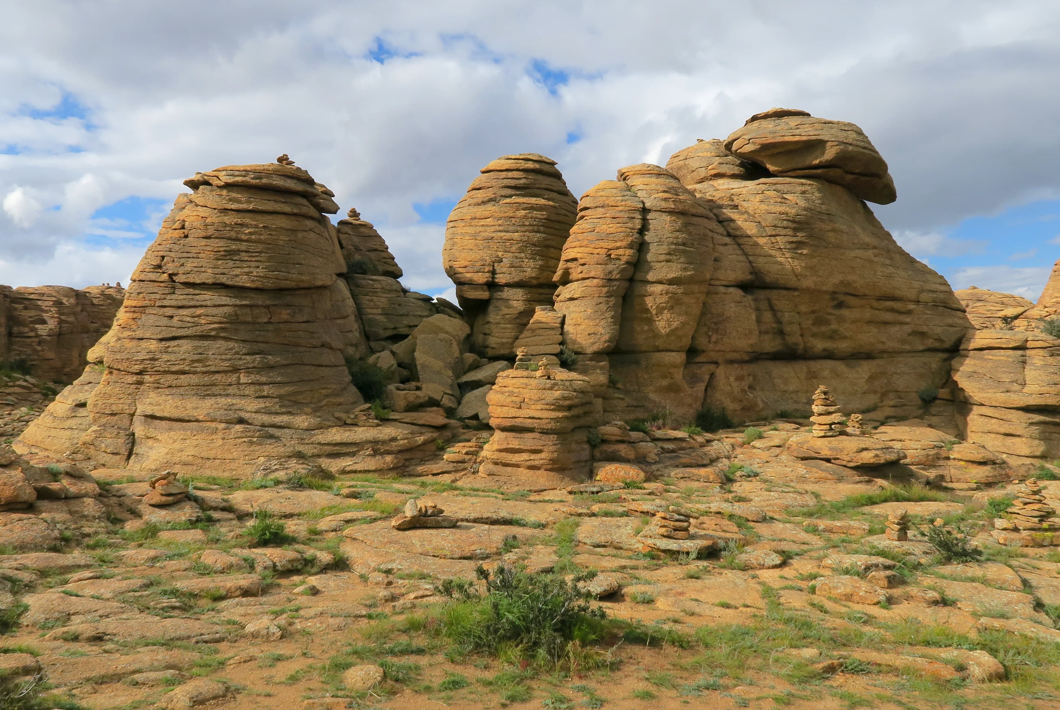Tsagaan Suvarga, Bayanzag & Baga Gazriin Chuluu: 4-Day Gobi Tour